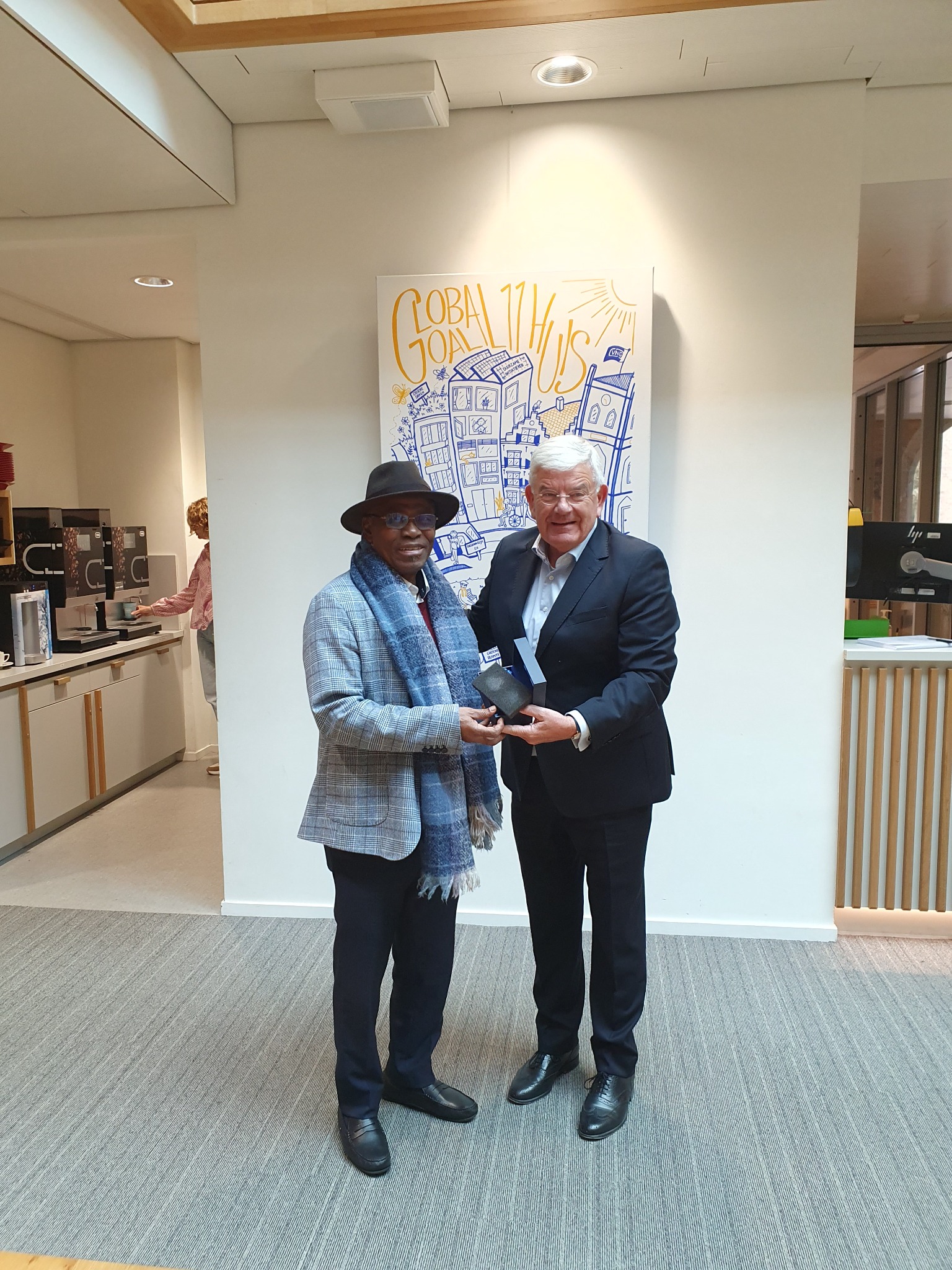 Le maire de la ville de Kribi lors d’une rencontre internationale